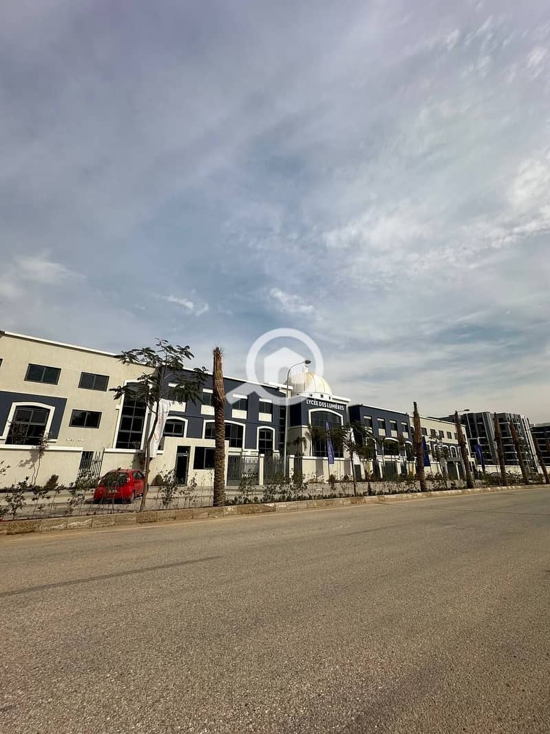 10 462ce356-424f-4dc3-b492-93db8a6b8697. jpg