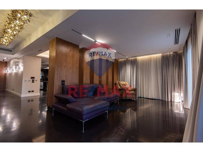 4 5ffa98d3-4050-4e71-98ef-41d86e5af00d. jpg