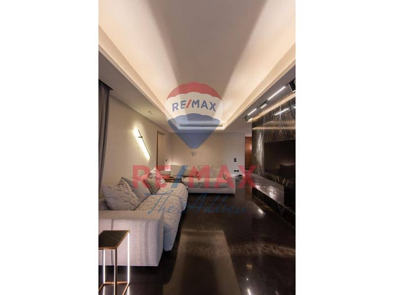 10 358e9c6f-f66e-4790-a1f6-35c3219585e6. jpg