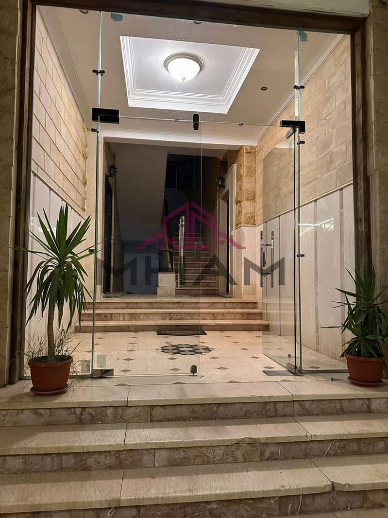 2 photo_5996854474116369206_y. jpg