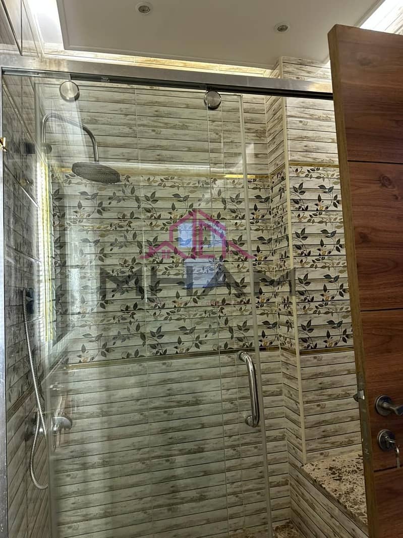 4 photo_5996854474116369195_y. jpg