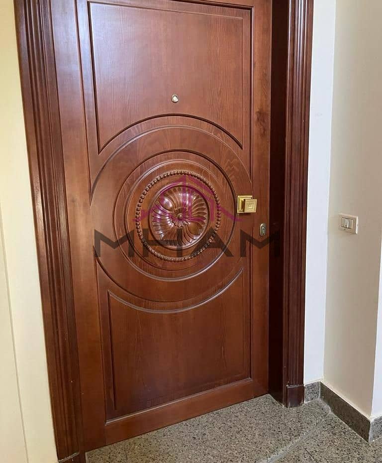 4 photo_5996854474116369190_y. jpg