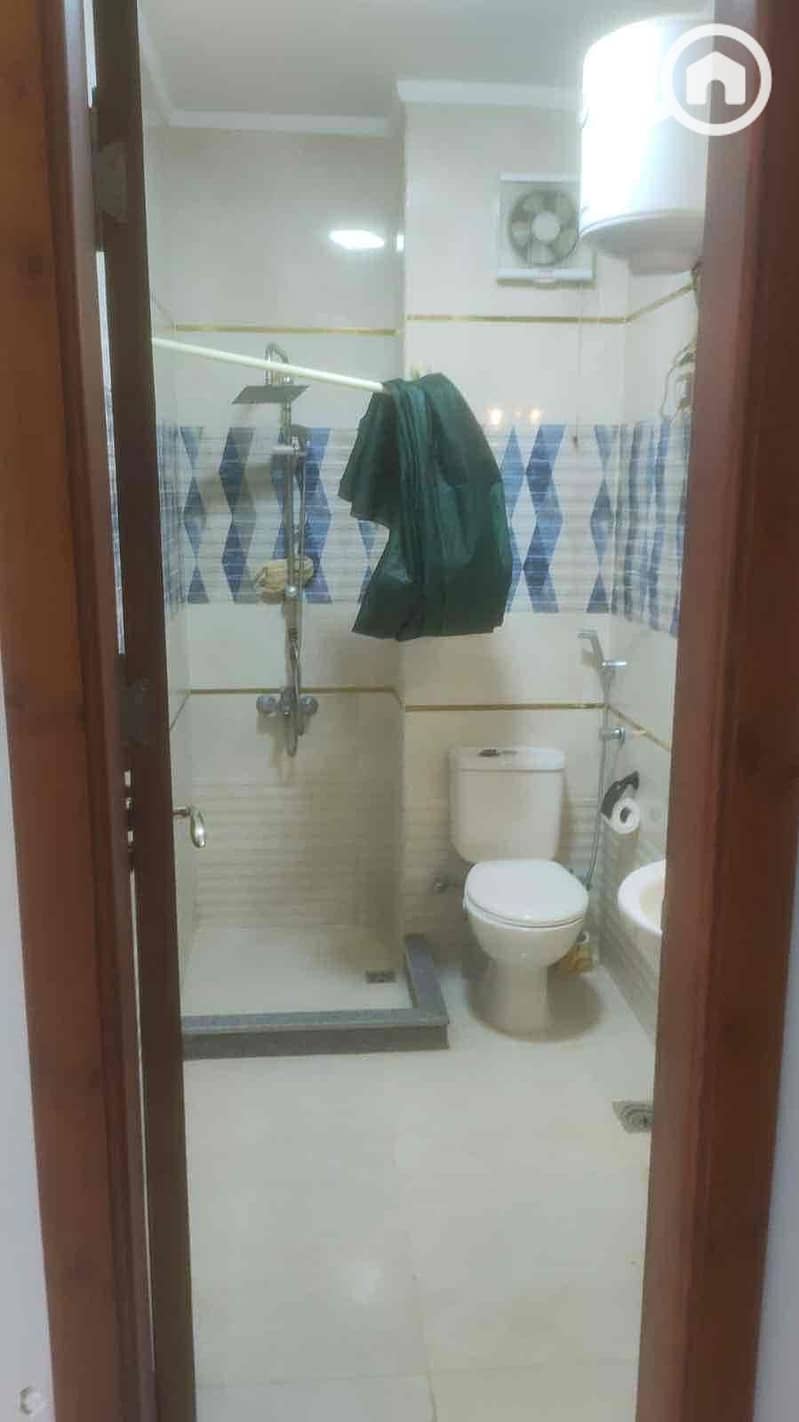 5 b495ea3d-1b79-4c2d-889a-9e9385eb25dc. jpg