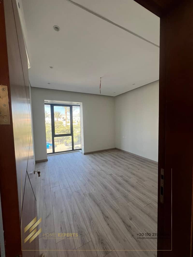 14 116077fd-d0b8-4cd3-b22b-d7975e6d71cd. jpg