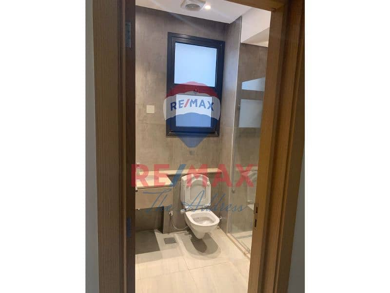 4 4fc79e1a-3001-42b8-ab1b-bdab3f52a46b. jpg