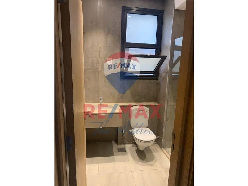 12 e7d033e8-6c5a-4ac3-a437-cb50862a5b51. jpg