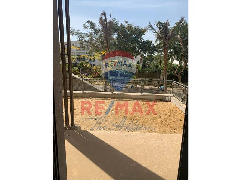 13 e84f83e8-d965-4c6c-bc14-a41c019d9532. jpg