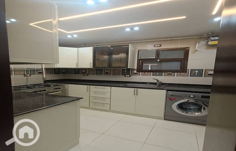 11 7801a643-2eff-49b1-bb39-e0540b7380c9. jpg