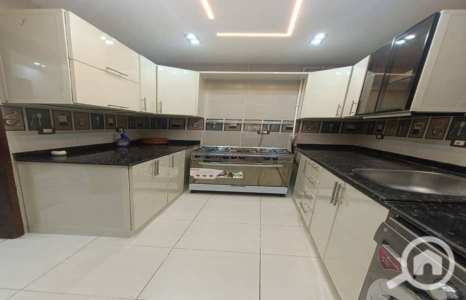 13 359380f5-5493-4d37-9aff-8db48b84cd75. jpg