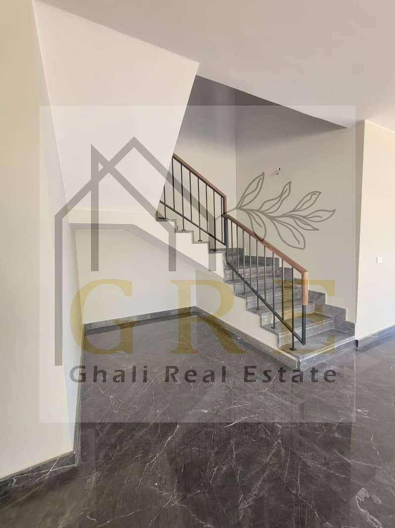 12 b9ee51fe-159b-4ff1-aefb-1c76aabf646a. jpg