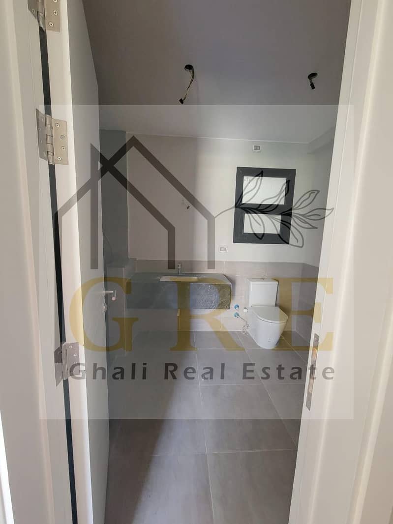 15 e4aade06-7c39-4a52-99fa-95e64a493b19. jpg