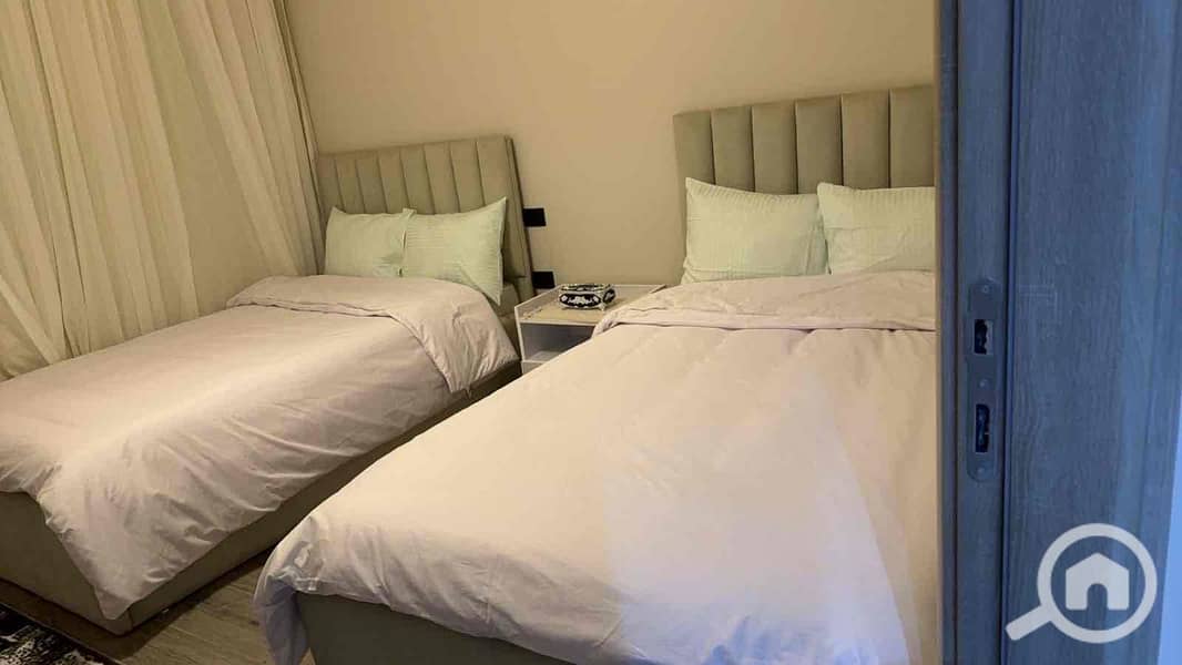 10 71c9bdab-da98-4ddf-9cec-a30088e6796a. jpg