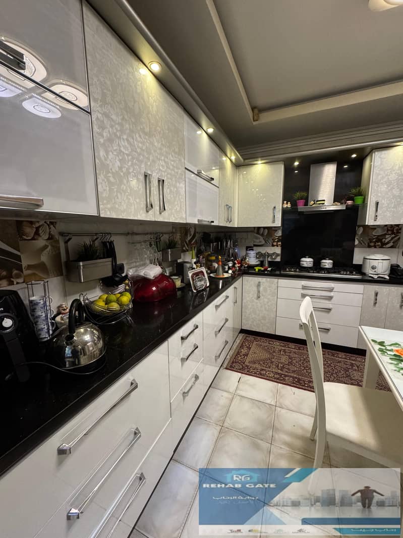 40 a28cf33e-fa01-4ef3-984b-8608b7c549c1. jpg