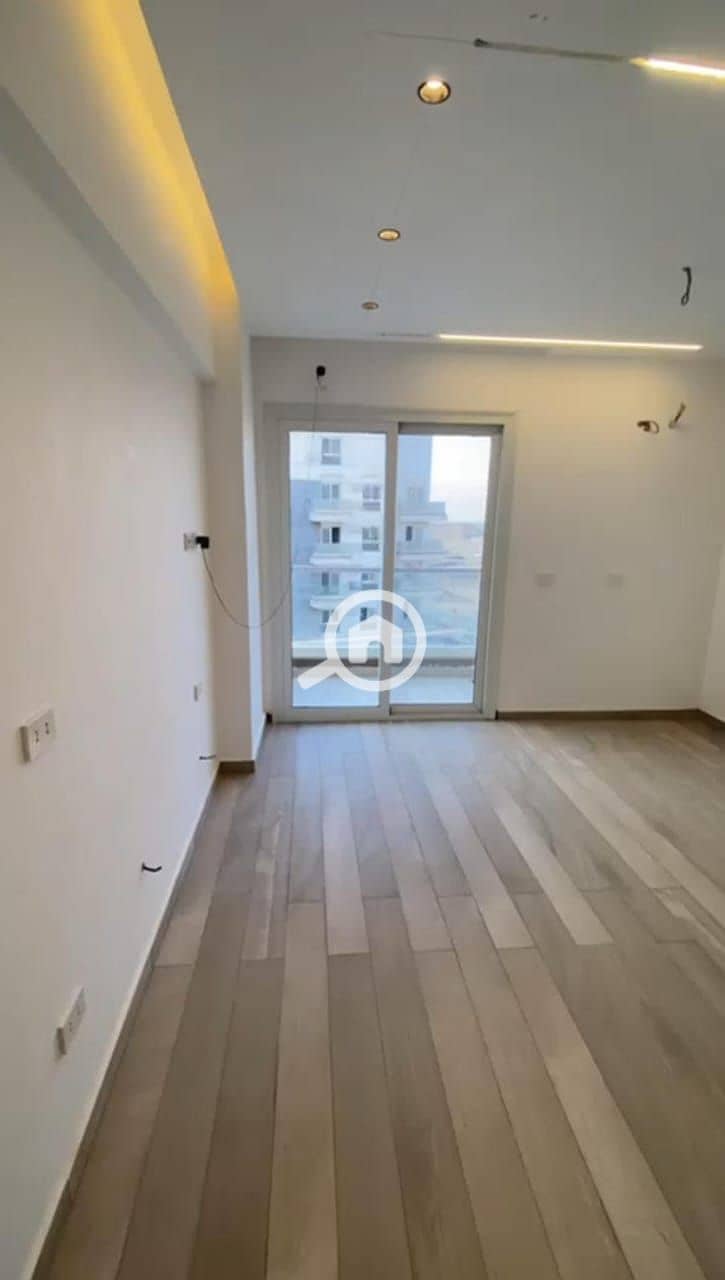 18 4db7345c-bd29-4182-a4f4-524c52747ed8. jpeg