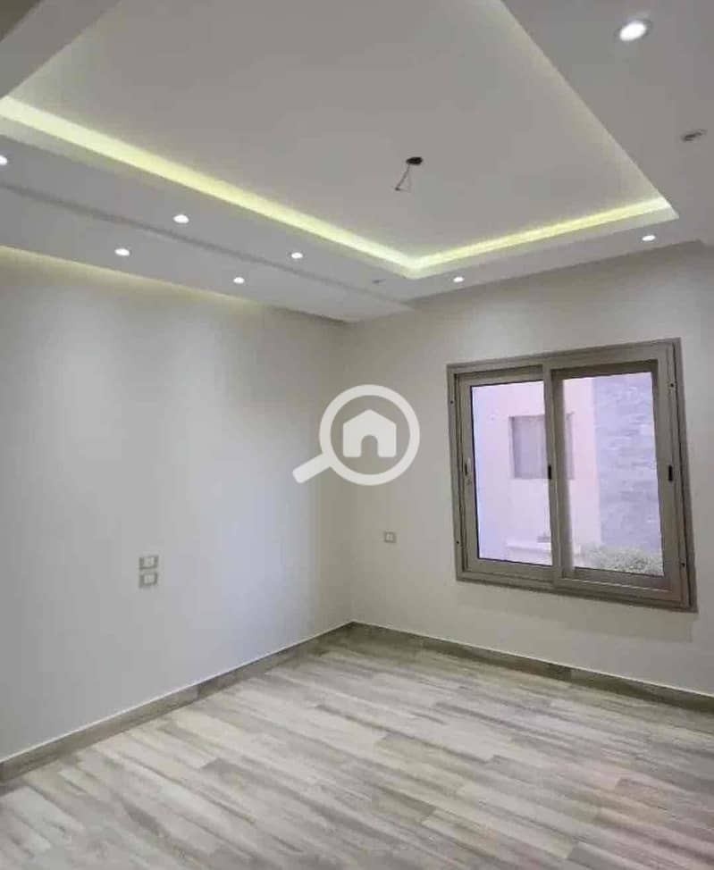 10 4da1693d-4bf6-4a3e-af48-7d9fd80fc7db. jpg