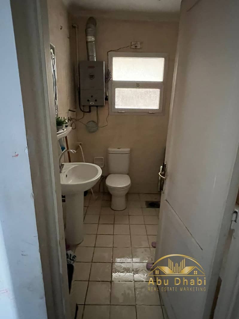 4 e86bb21f-220d-47b7-80a7-a4ec027d5529. jpg