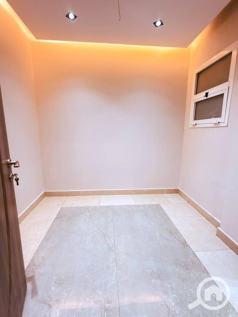 24 c673dfe1-b422-4145-a174-d19c9355c392. jpg