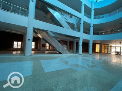 محلات تجارية  للايجار في الشيخ زايد، الجيزة - IMG-20251012-WA0235. jpg