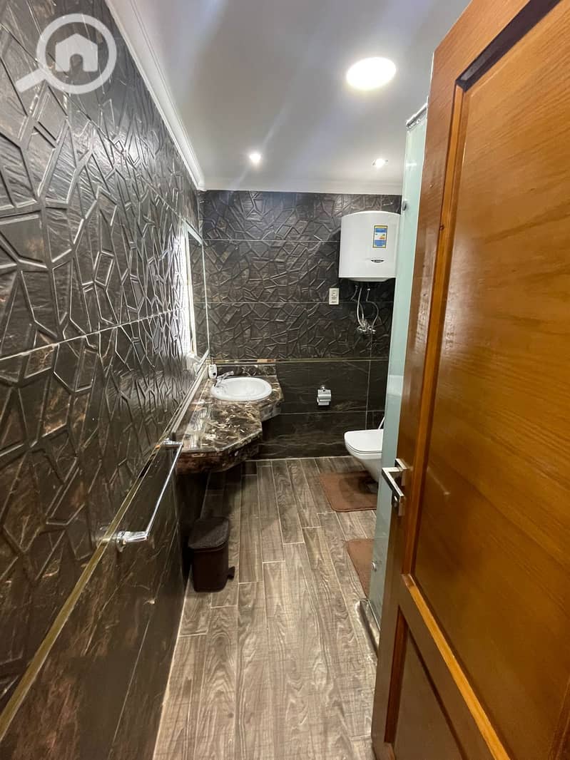 6 b51333fc-0210-4972-8ca7-ee2179b678a1. jpg