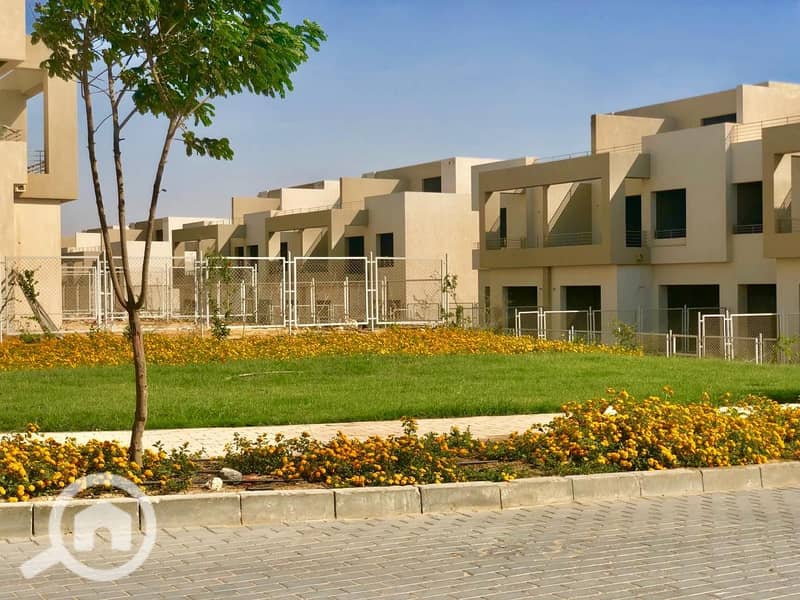 10 e535e59a-b4f4-45a7-850d-ad8f72974e40. jpg