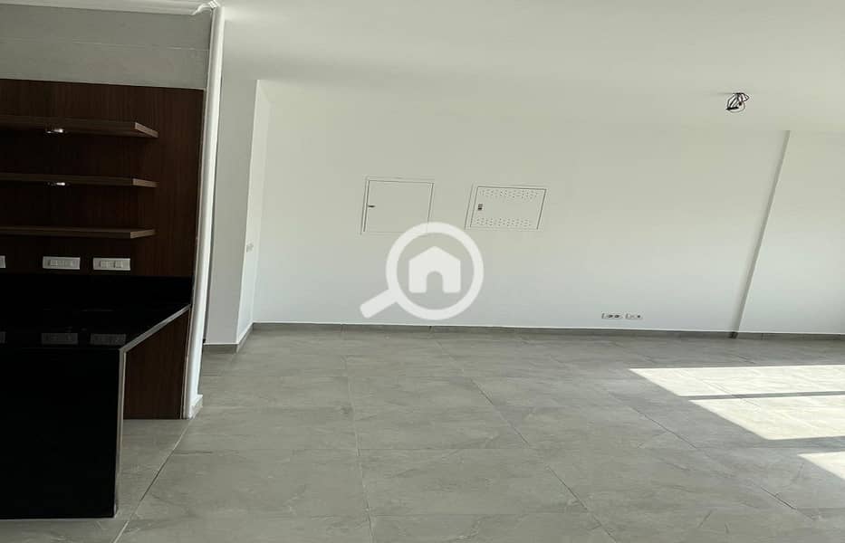 7 cf07012f-41c0-4b41-a501-6bbad7c5ef26. jpg