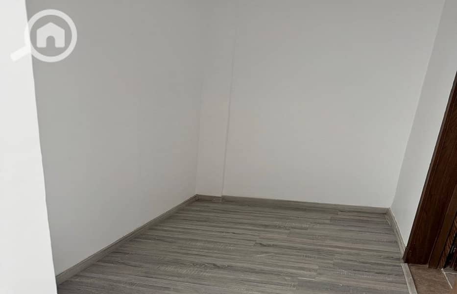 9 f48f3e77-20c5-40a7-bedf-af0cc1933678. jpg