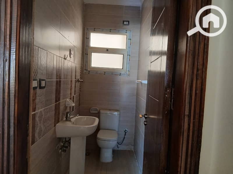 8 1aff94e6-f838-4962-a4c6-a1450ab90bef. jpg