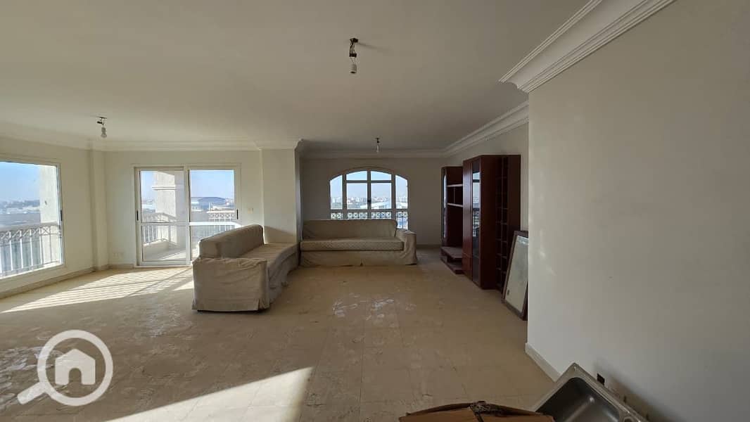 4 2bb7544c-b326-4b30-bfc7-016bef32dfd6. jpg