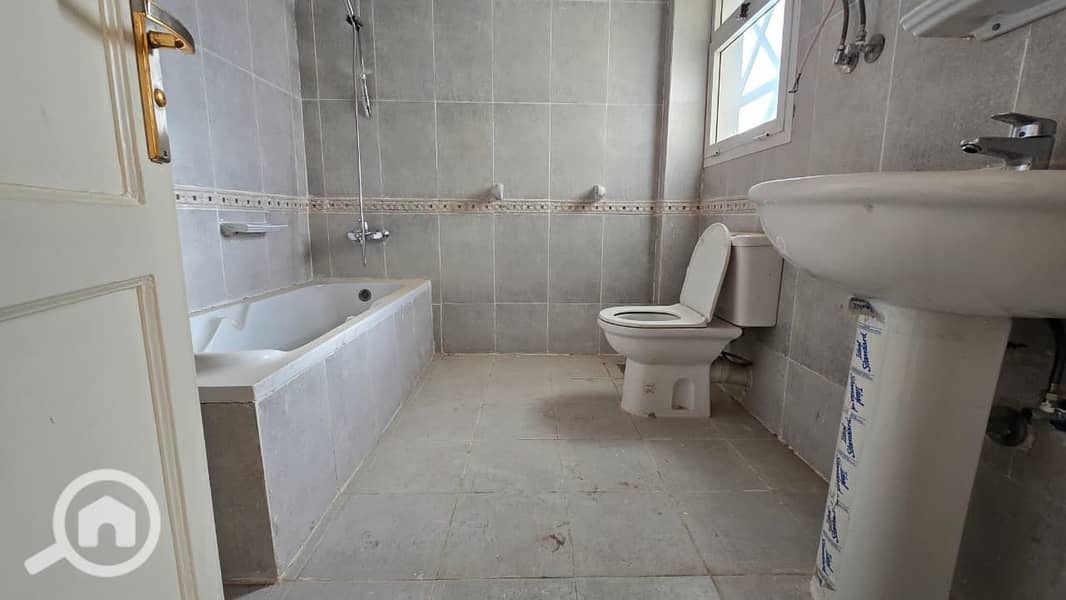 7 880e9849-983c-4986-8f26-56f733f9f044. jpg