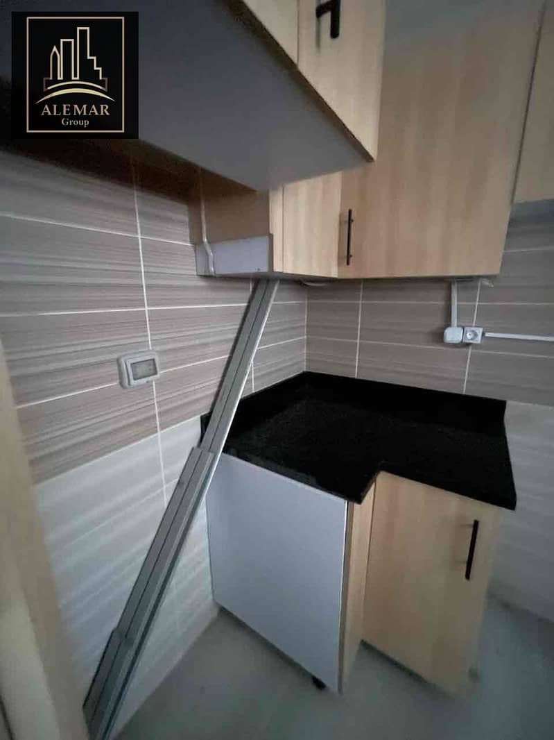 10 b778d50b-0a69-493e-8ce4-ae00dd867653. jpg