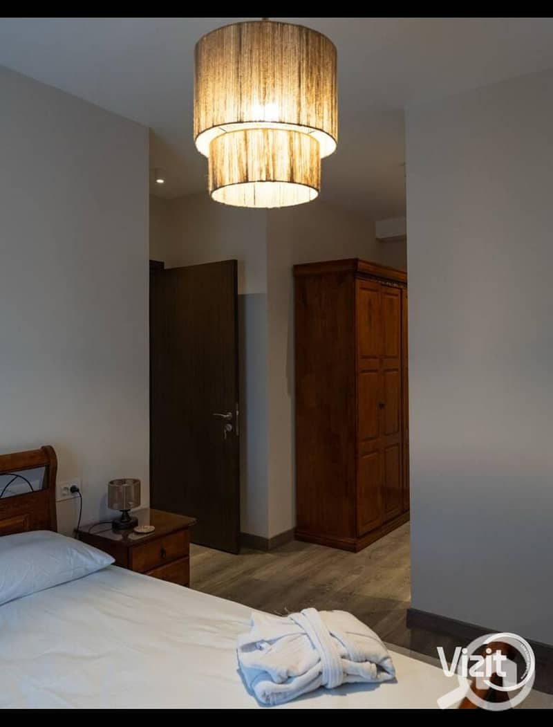 15 097f9e01-444f-419f-ae7e-7a183a035b04. jpg