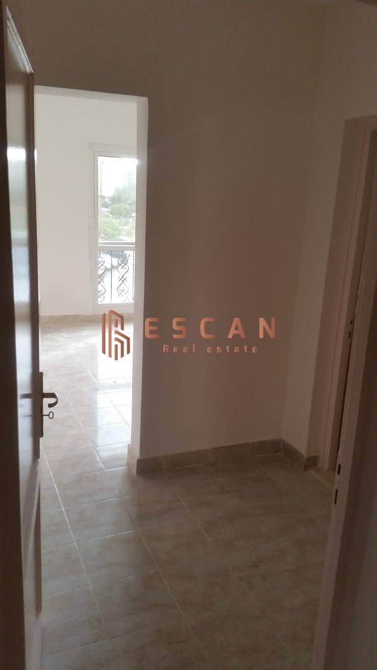 4 2b52aac2-17f5-43d3-9f43-b0d974f83b7d. jpg