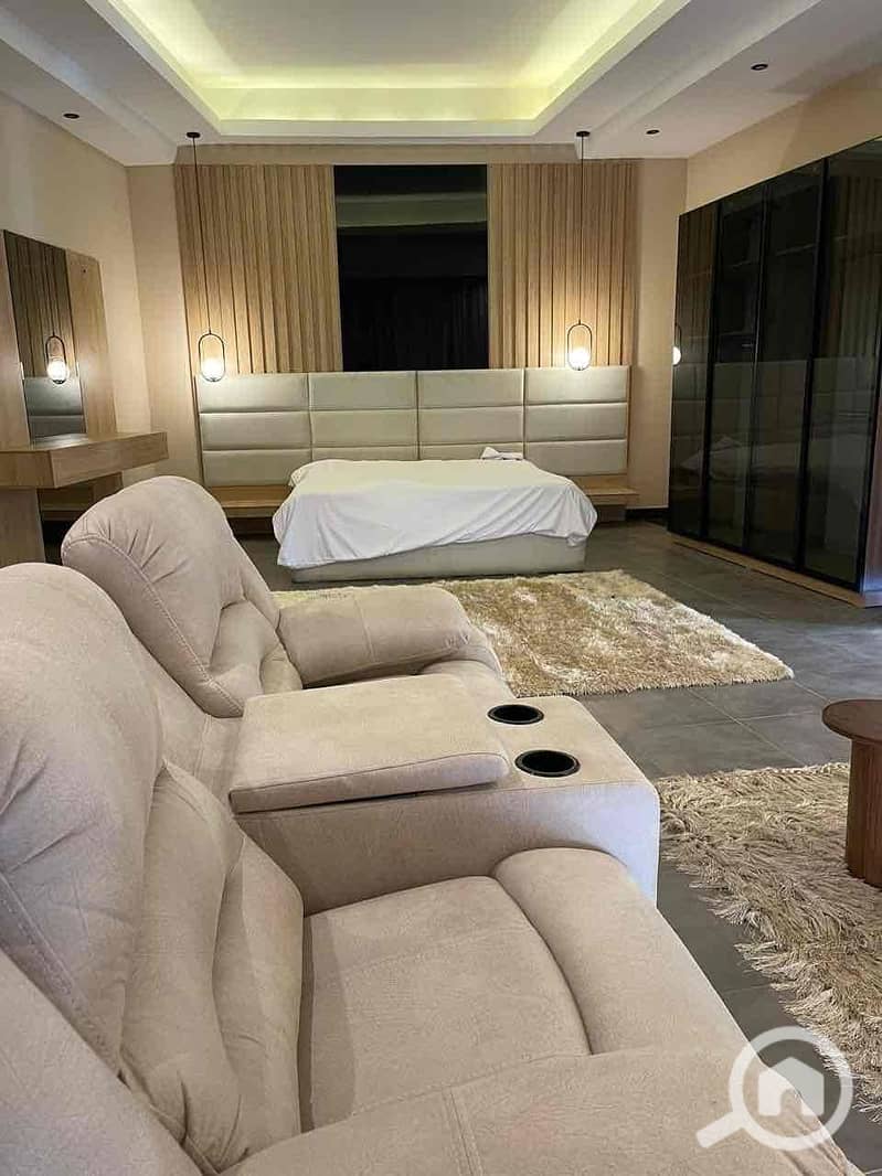 12 5aef966d-6001-4ad4-af44-264084b02723. jpg