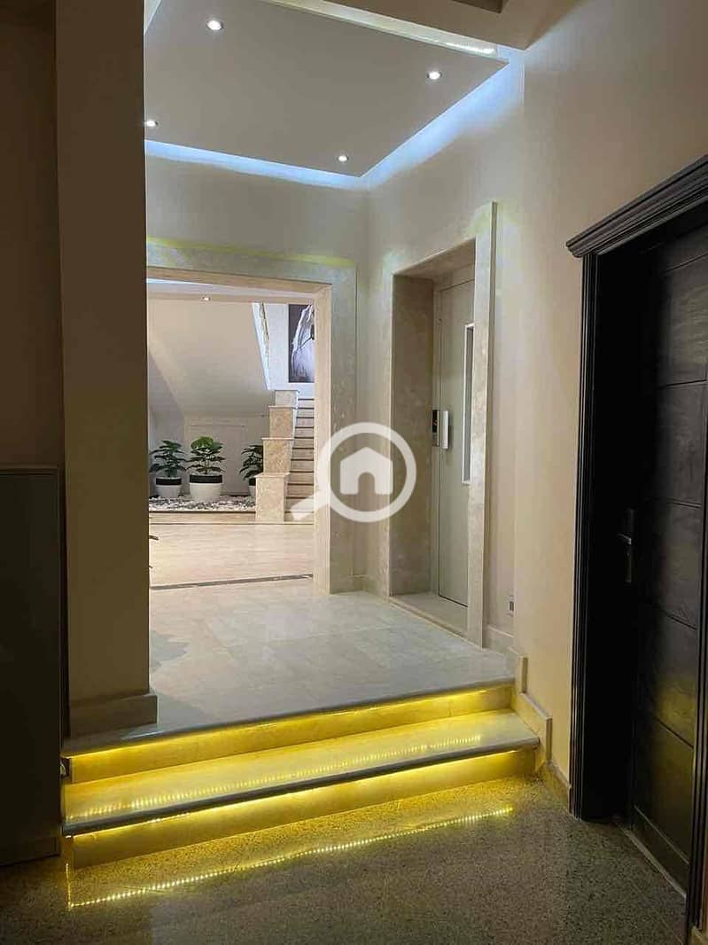 15 eee87973-f725-4508-a6cc-afa0a860e795. jpg