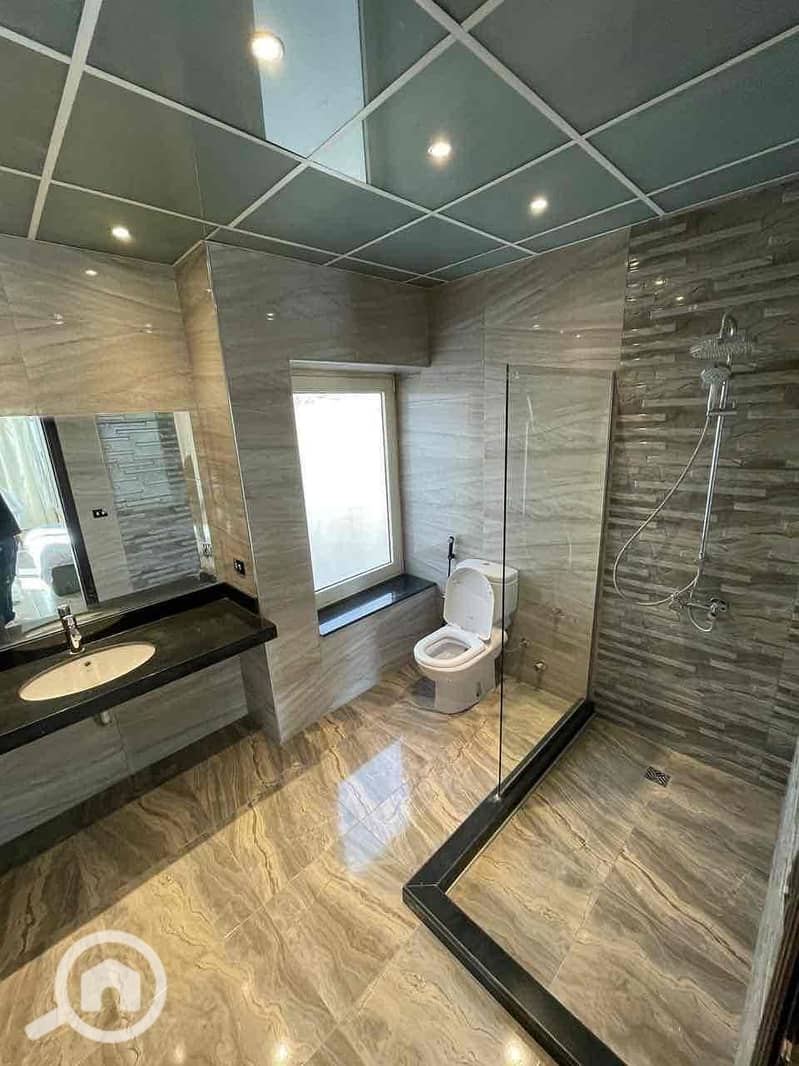 27 b24bf442-386e-42ce-9819-2fcfcaf4b320. jpg