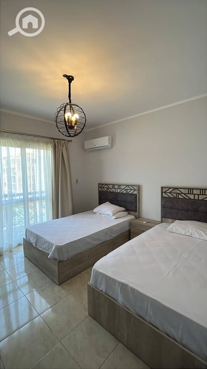 10 b9caf1b0-fa13-407c-9332-afc204bc78e3. jpeg