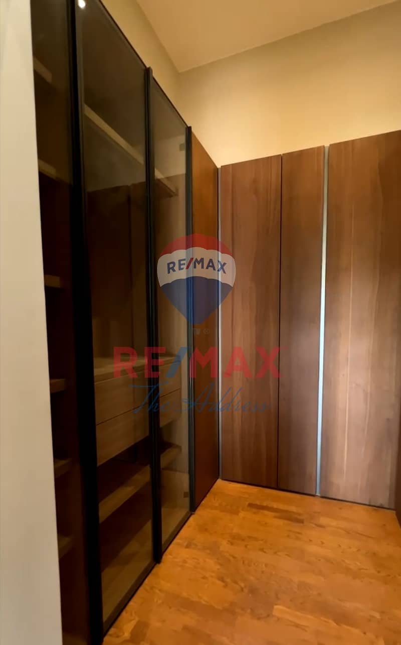 10 db52e9c3-ce47-4a7e-a57e-35afe1dc9b3a. jpg