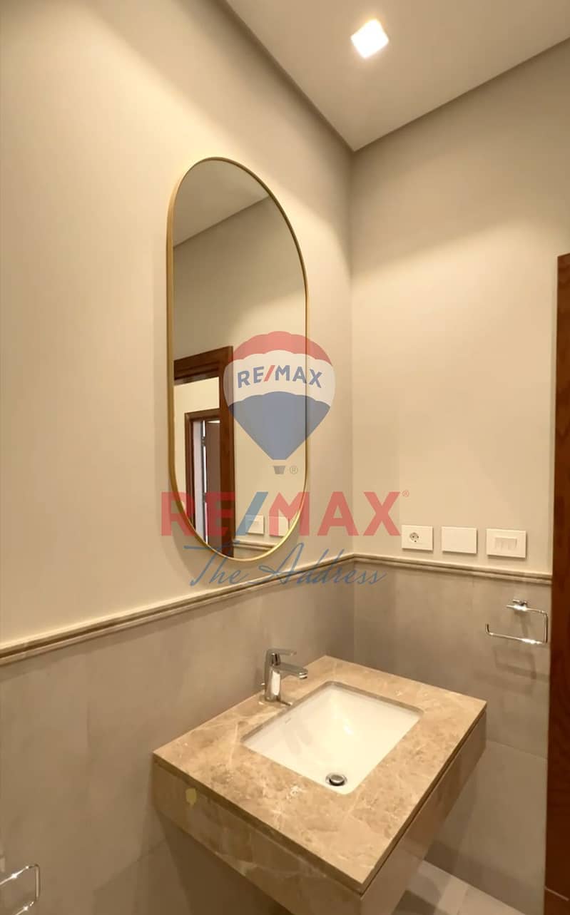 4 5e45e506-5732-4337-8ab6-629e6cb6a86b. jpg