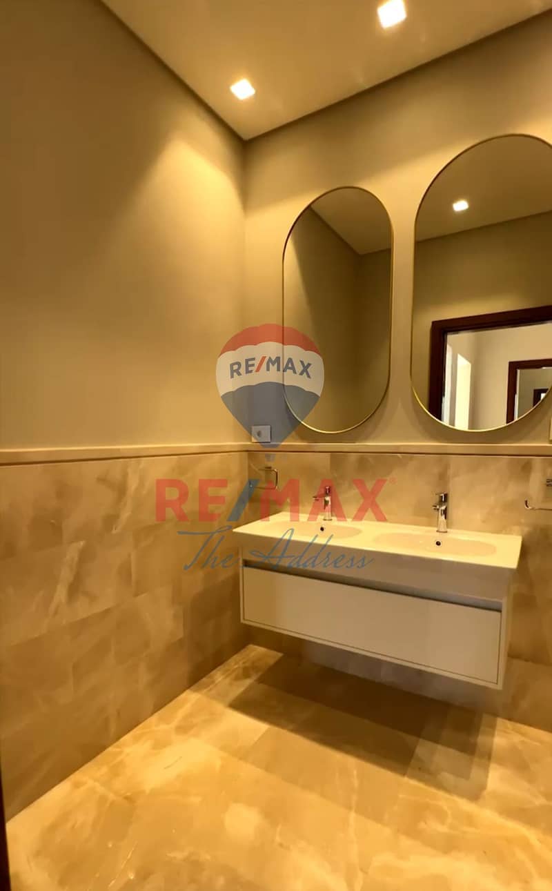 12 f17f7b52-3294-422b-b1aa-bce74f61cde4. jpg