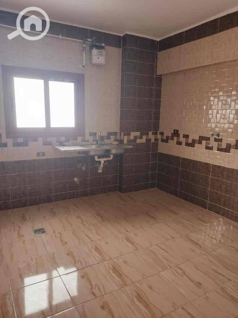 4 aafced8b-f445-4edd-ad53-f73c1e2d72a9. jpg