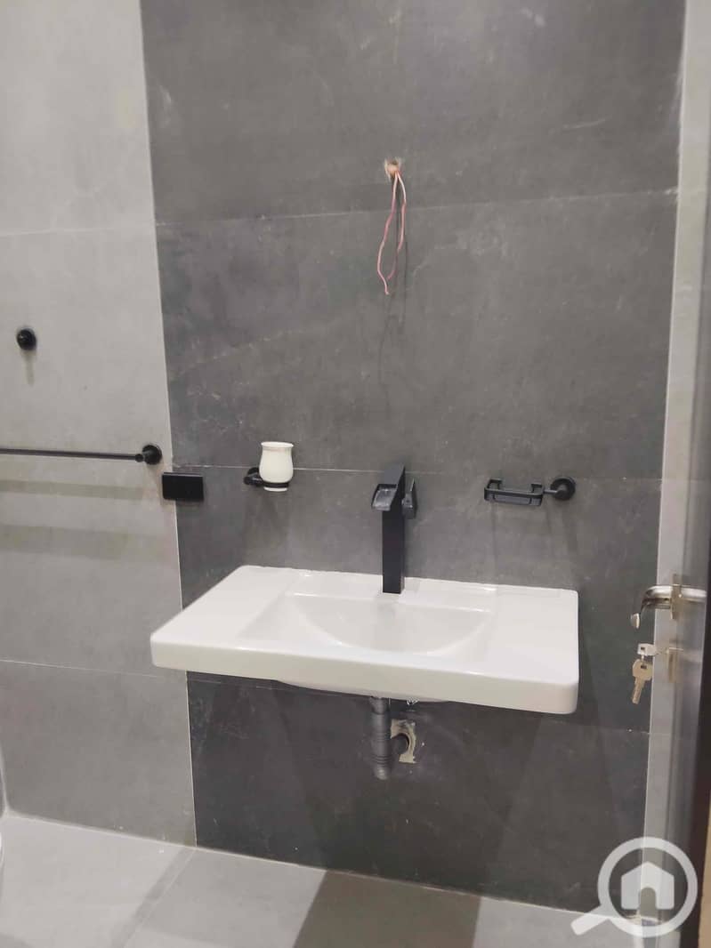 10 9c361eea-d553-4602-a6b8-519e9dff9a36. jpg