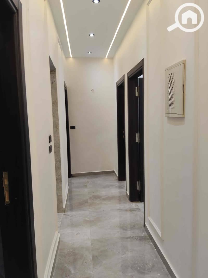 12 d6440e49-af4c-429e-9b64-521fd39643b5. jpg