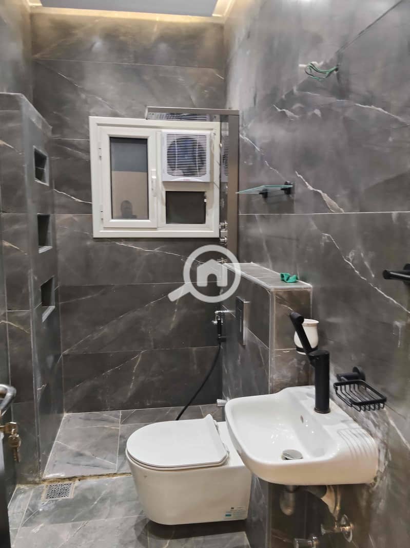 16 e90e29e9-5f46-410b-bbf4-6b043d3f43f1. jpg