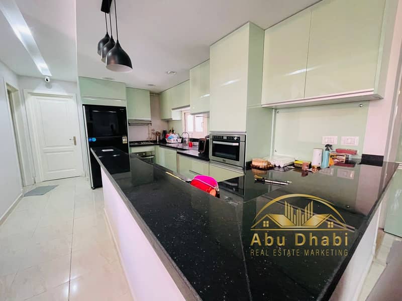 10 1d2dc712-d657-474b-901b-f5548bf6a5ae. jpg