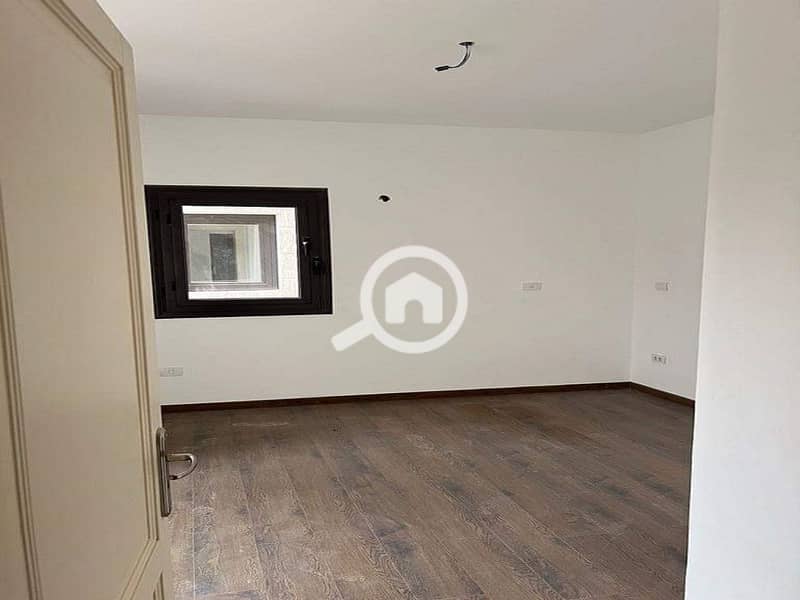 10 5e6b55d8-b7f0-439b-b462-71e1a28d2598. jpg