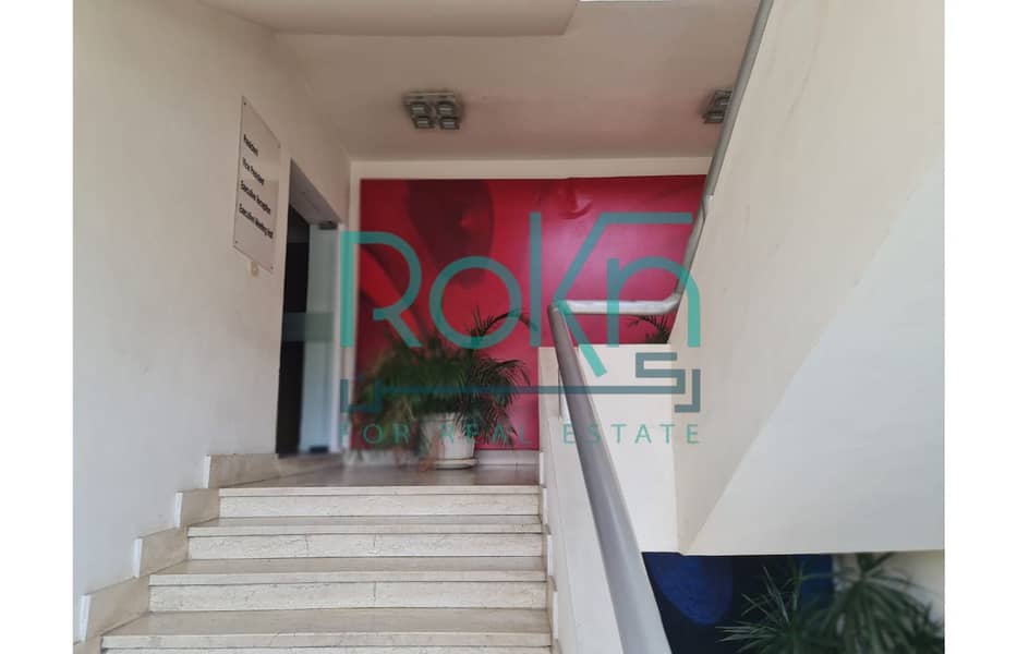 11 d4d817b6-8528-49e1-8cac-8f7db5c2d6ac. jpg