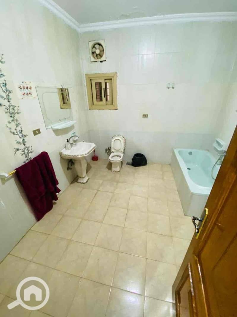 18 f025d931-d4a1-494f-8ef2-6ca77b489b33. jpg