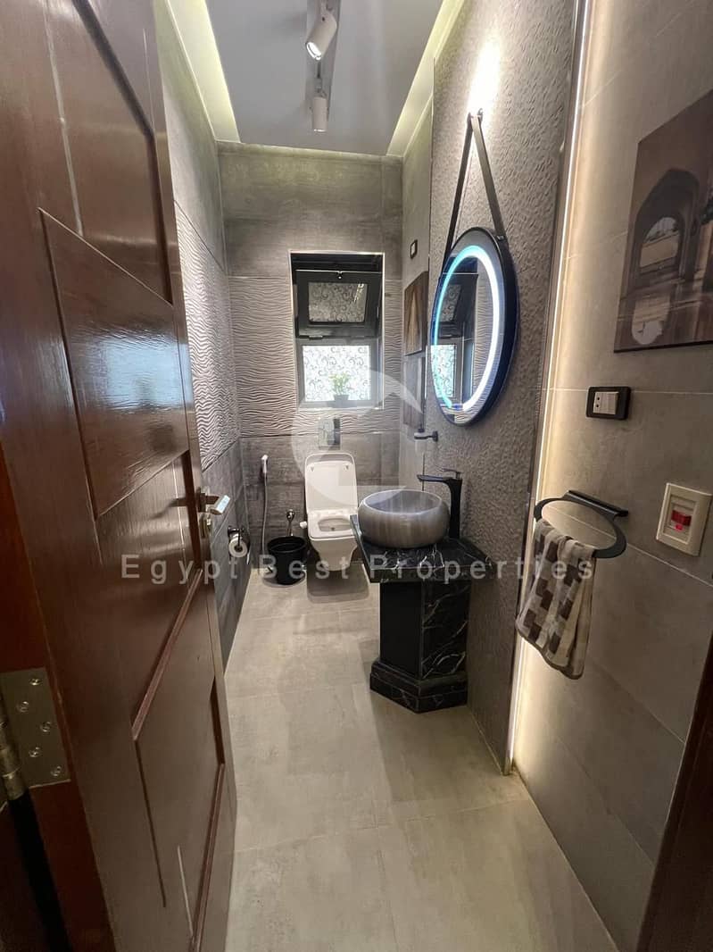 8 b70b928f-4453-4220-ae46-d2777d36f80a. jpg