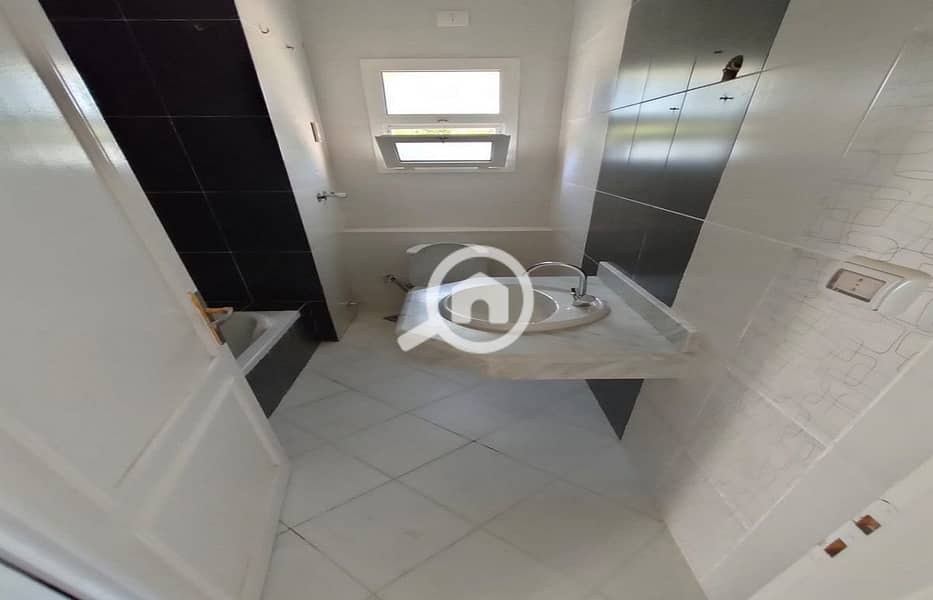 4 7e2e25f7-867e-4c34-ba53-b29e1e16c90a. jpg