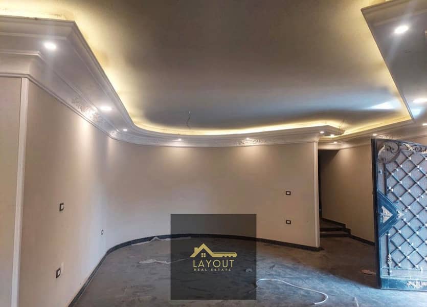 12 c72ccf73-cb83-429c-853e-0a4dab1d60c3. jpg